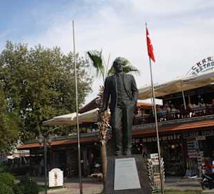 Denkmal von Cemal Atatürk