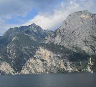 Blick auf die Ponale vom See aus