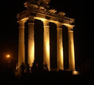 Apollo-Tempel bei Nacht