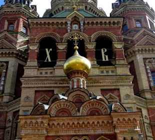 Kunstvoll strukturierte Fassade