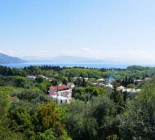 Panoramablick auf die Bucht von Dassia