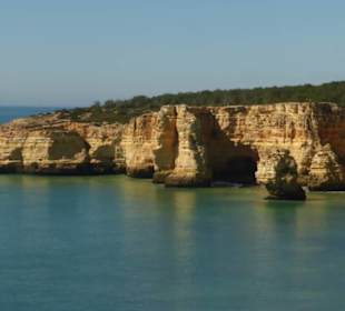 Steilküste bei der Praia de Marinha