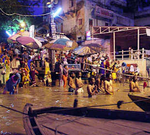 Widok na ghaty z Gangesu