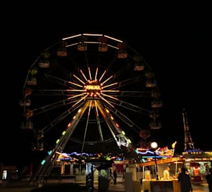 10 Gehminuten vom Hotel Grifid Vistamar weg ist das Nachtleb