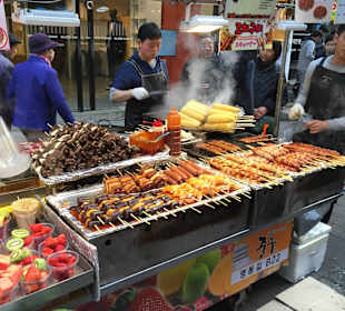 Myeongdong (Shopping- & Foodmeile)