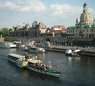 Blick von der Augustusbrücke zum Terrassenufer