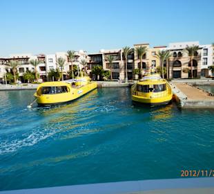 Die Hafenpromenade von Port Ghalib