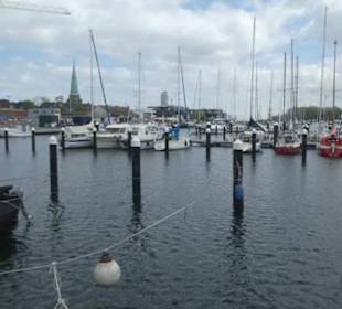 Bei einem Hafenbummel in Travemünde