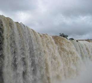 Die Wasserfälle, von Brasilien aus gesehen