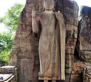 Aukana Buddha Statue