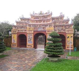 Eine weitere Toranlage.