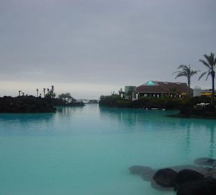 Abendblick auf die Meerwasserschwimmanlage