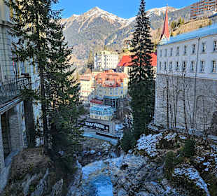Wasserfall unterhalb der Brücke