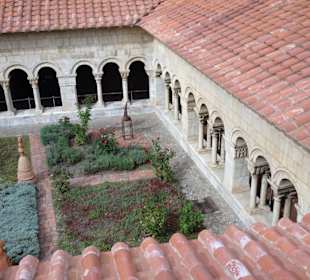 Blick auf den Kreuzgang der Kathedrale von Elne