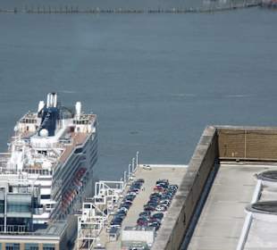 MSC Poesia im Hafen von New York