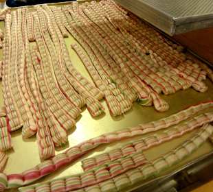 Die Zuckerstränge sind schon gepresst