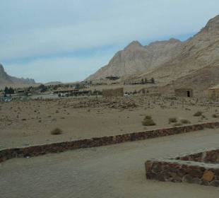 Zufahrtsweg in Kloster