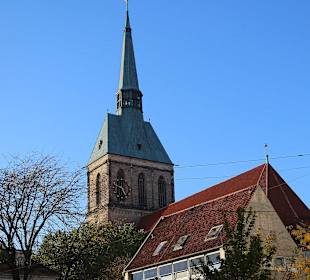 Kirchturm und Dach von St. Andreas