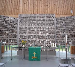 "Bücher"-Altar mit Sand gefüllt. Aus aller Welt. 