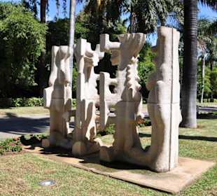 Eine der vielen Skulpturen 