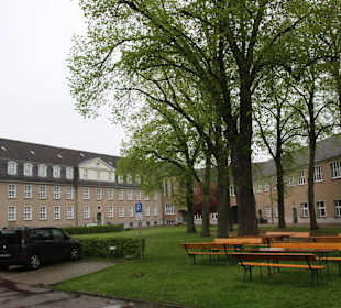 Innenhof und Klosregebäude 