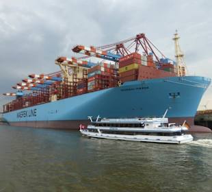 Hafenrundfahrt – vorbei an MUMBAI MAERSK