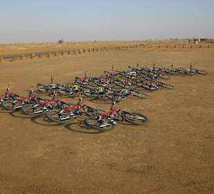 Der Start, mit vorbildlich gewarteten Bikes