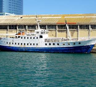 Fischereiboot am Kai