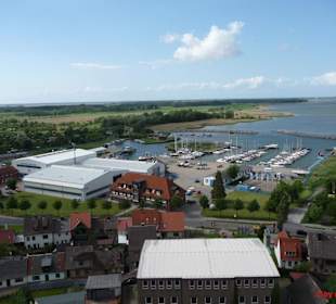 Blick zum Yachthafen / die Werft
