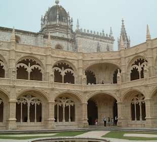 Innenhof mit Kreuzgang