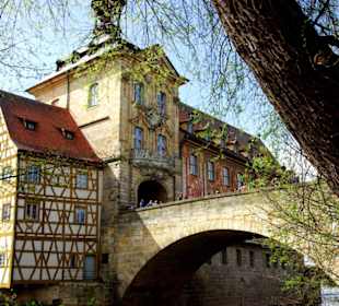 Seitliche Ansicht vom Rathaus