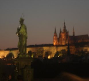 Blick von der Karlsbrücke auf das Schloss