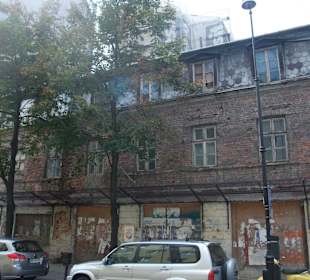 Zniszczona kamienica przy ulicy Poznańskiej