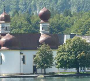 Blick vom Königssee-Schiff auf St. Bartholomä