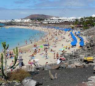 Der Stadt-Strand von Playa Blanca