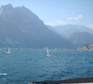 Blick auf das Surferparadies Torbole am Gardasee