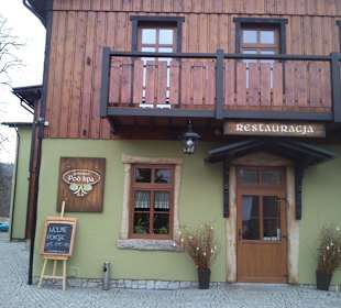 Świetne miejsce. U góry taras z pokoju.