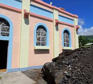 Außenansicht der Kirche Notre-Dame des Laves