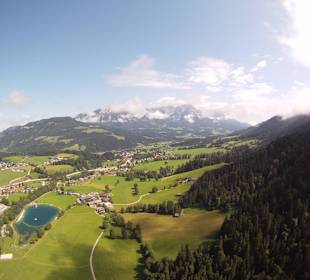 Beim Paragliden von der Hohen Salve Richtung Söll