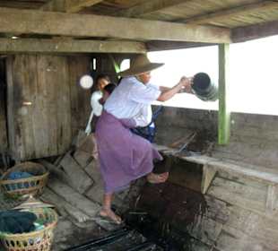 Bootsfahrt zum Gautama Hill