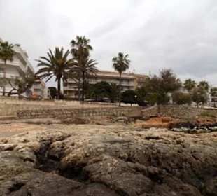 Entlang der Strandpromenade Cala Millor