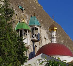 Свято-Климентовский пещерный монастырь