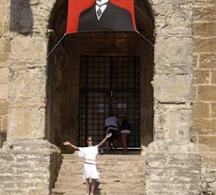 Schatzi beim Theater von Aspendos