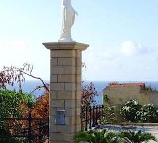 Biblische Figur vor dem Friedhof von Tropea