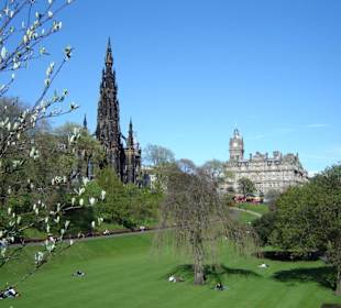 Die Princes Street Gardens und das Scott Monument
