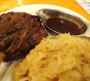 Stelze mit Kraut