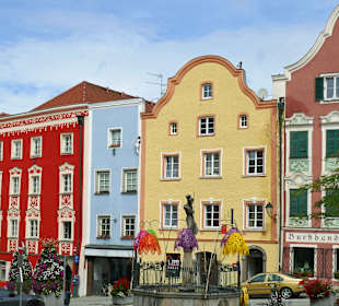 Unterer Stadtplatz mit Georgsbrunnen