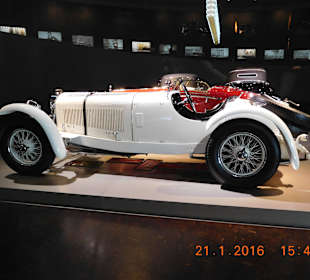 Музей Мерседес-Бенц