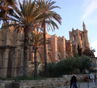 Dom beziehungsweise Moschee