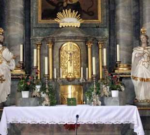Der Apostel-Altar der Pfarrkirche